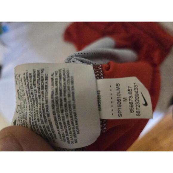 Nike Pro Combat Hypercool Red Active Top - Picture 5 of 6